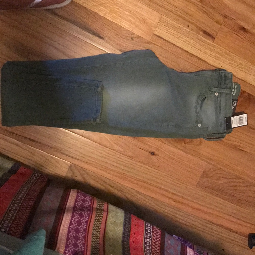 2/26 R skinny . Soft jeans . Brand New
